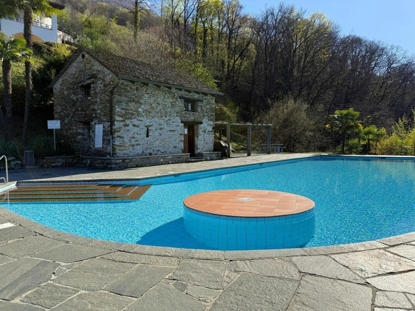 Renovated holiday apartment with pool - Photo 11 of 12