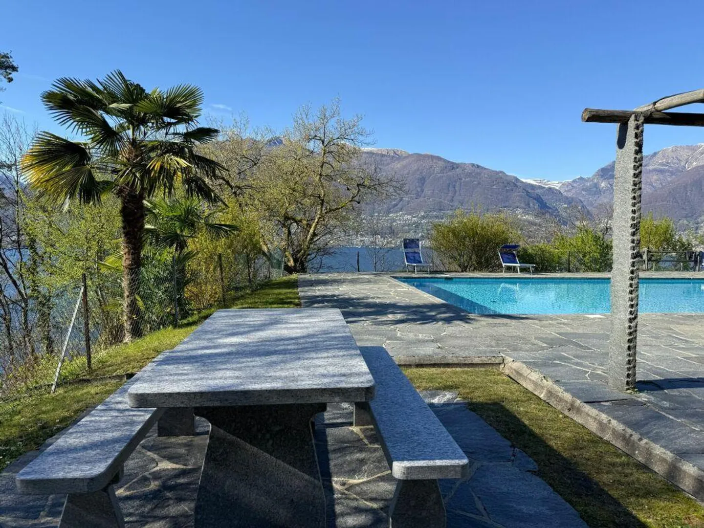 Renovated holiday apartment with pool - Photo 12 of 12