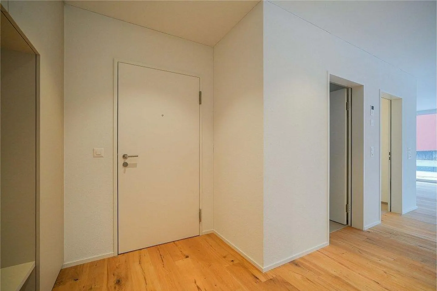 Exclusive living with high-quality architecture - Ready-to-move-in 2.5-room garden apartment 78 m² - Photo 9 of 13