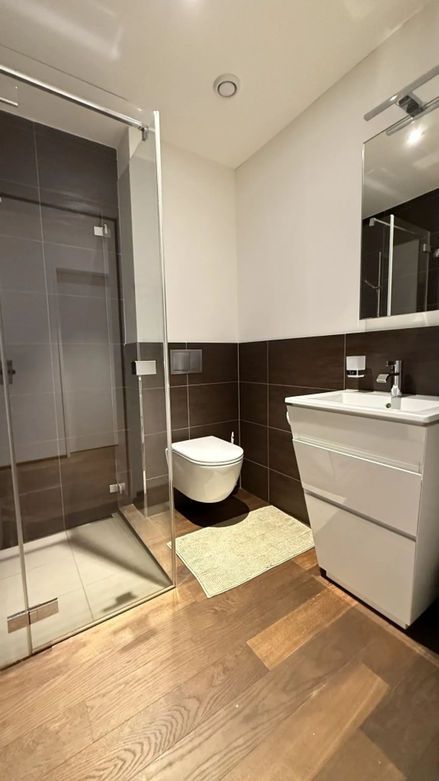 Appartement moderne, lumineux et avec vue sur le lac - Appartement de 4,5 pièces dans le meilleur emplacement à Mä... - Photo 8 sur 12