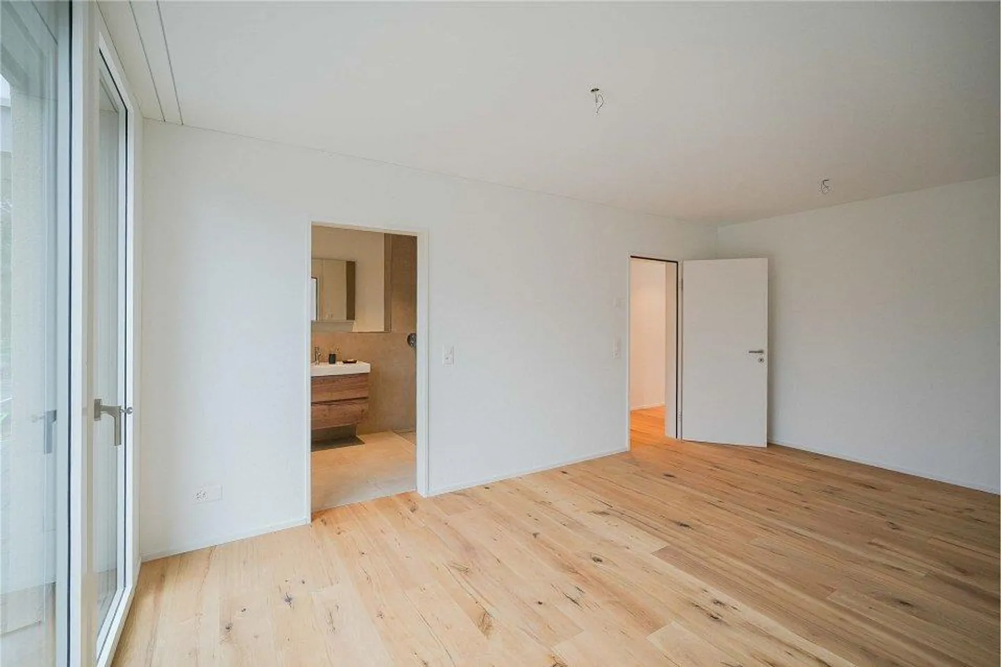 Exclusive living with high-quality architecture - Ready-to-move-in 2.5-room garden apartment 78 m² - Photo 10 of 13