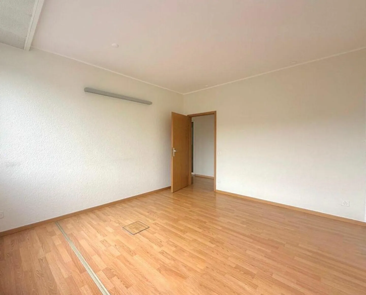 Modernes Büro mit Küche - Foto 10 von 12