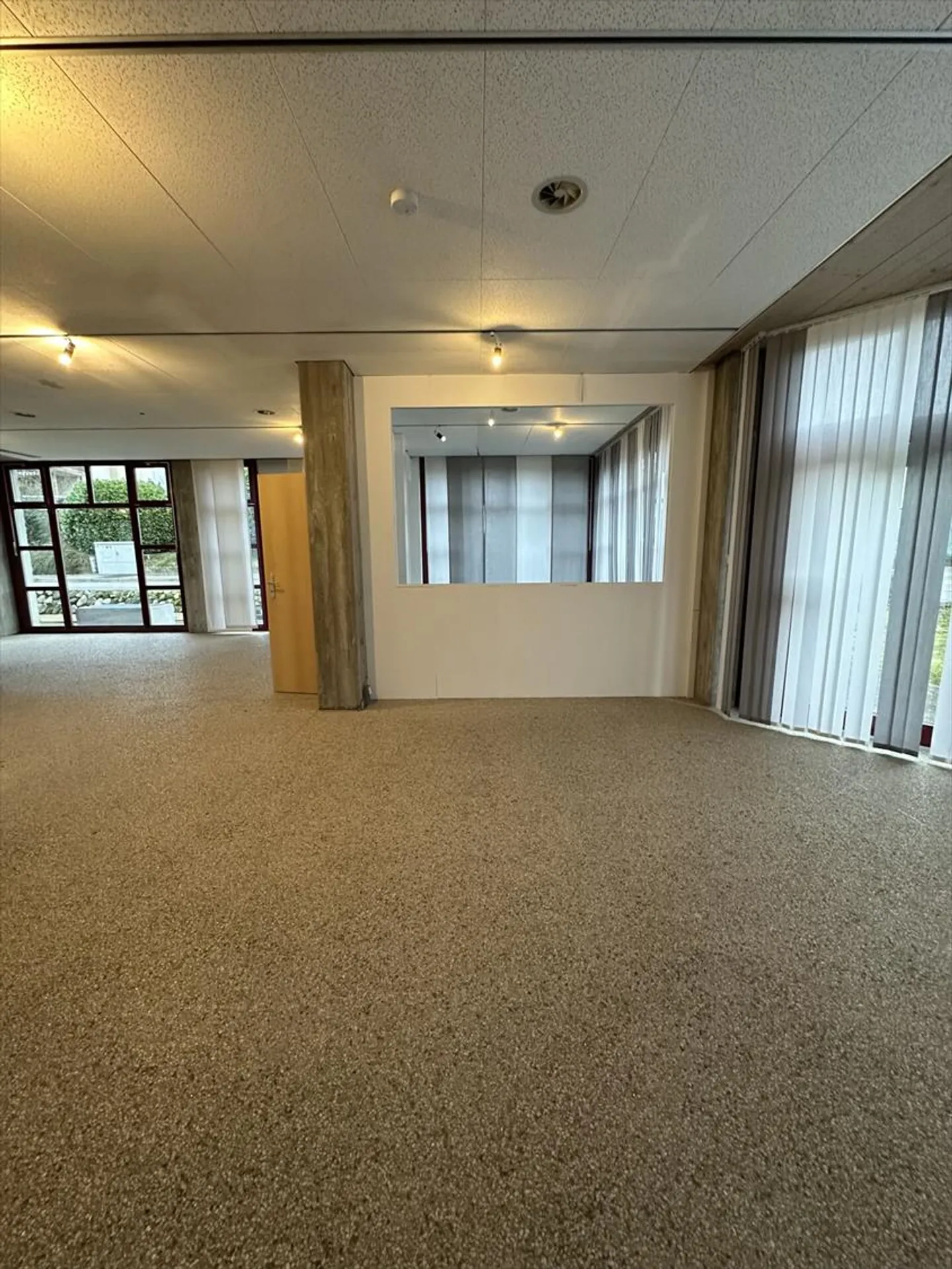 Grand espace commercial lumineux d'environ 90m2 - Photo 4 sur 4