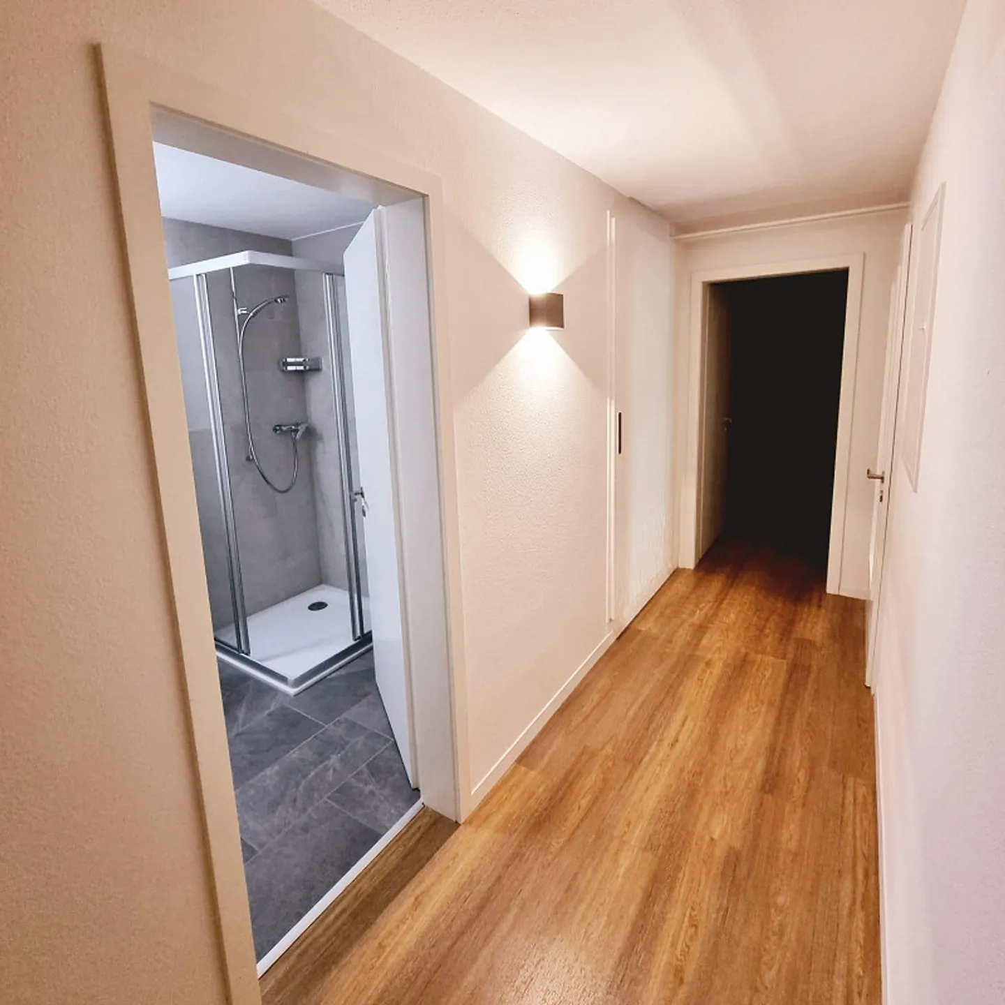 Sunny 2-room apartment for rent in Müllheim - Photo 5 of 8