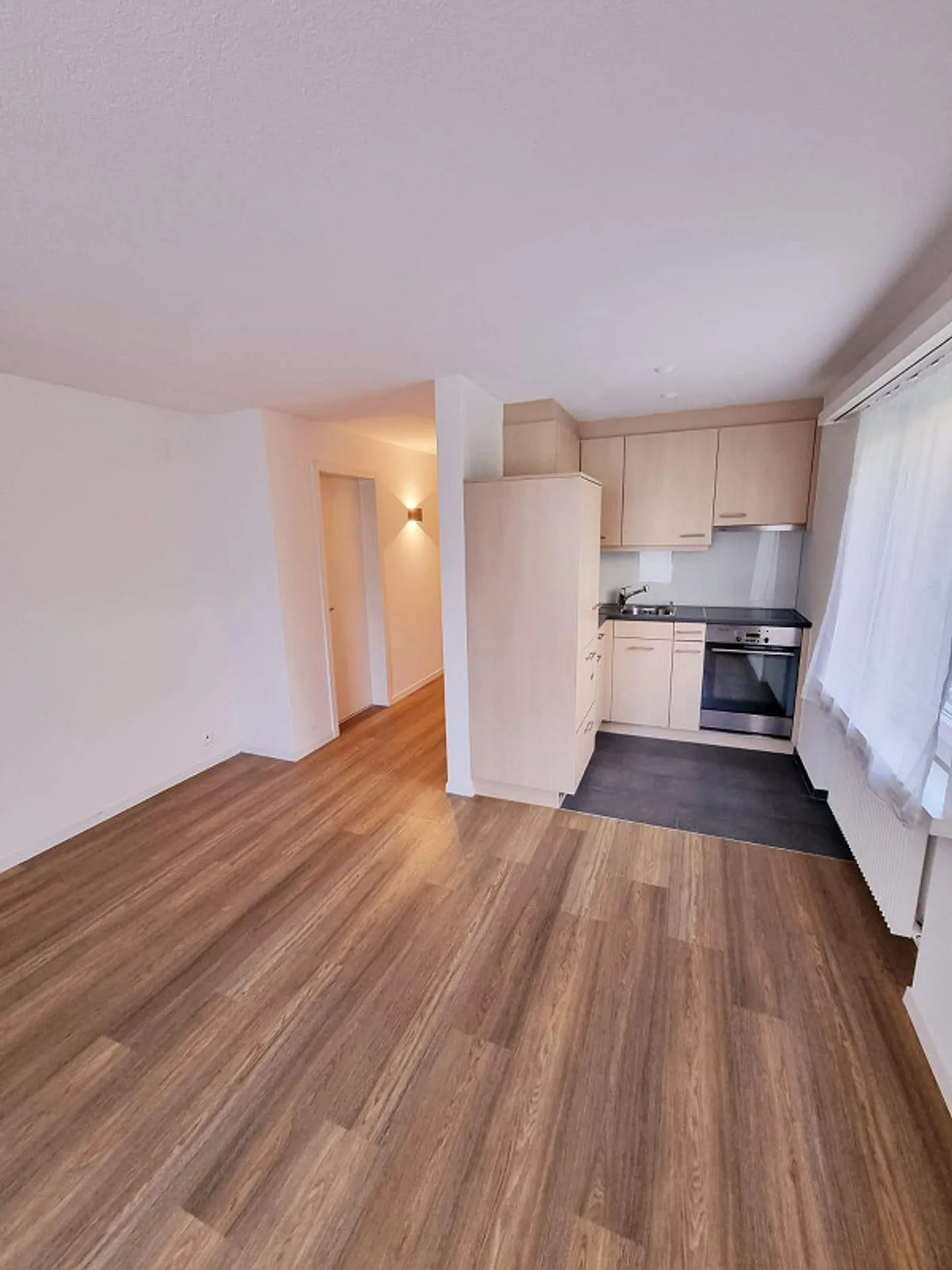 Sunny 2-room apartment for rent in Müllheim - Photo 7 of 8