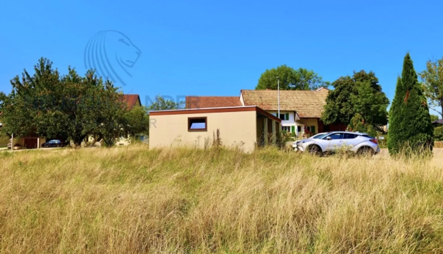 «Trois garages sur un terrain à bâtir» - Photo 1 sur 2
