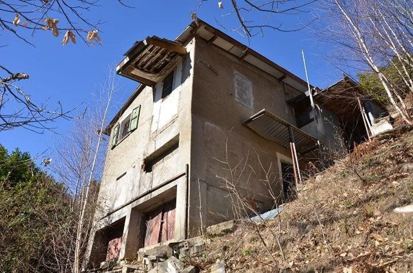 Rustico da ristrutturare con grande terreno terrazzato / Rustico zu... - Foto 1 von 25