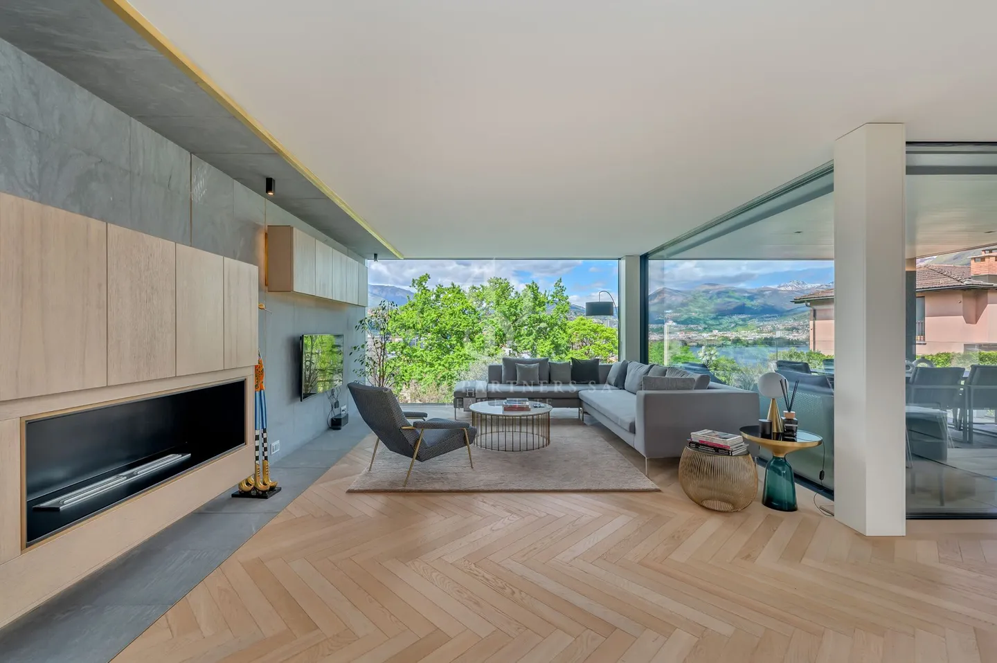 Appartamento moderno con vista lago - Foto 1 di 13