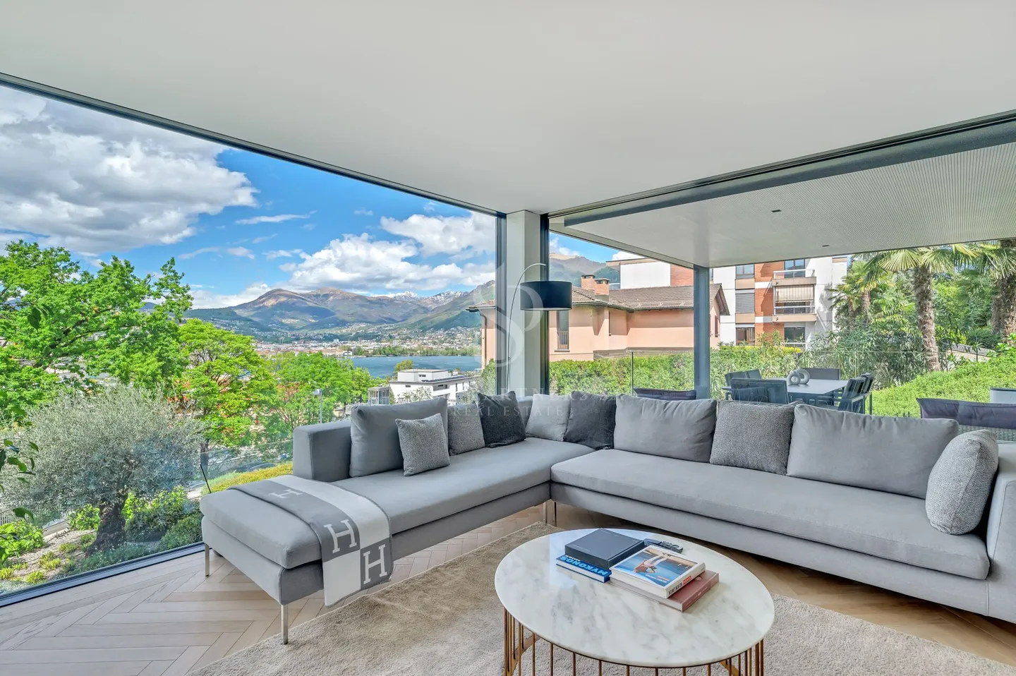 Appartamento moderno con vista lago - Foto 2 di 13