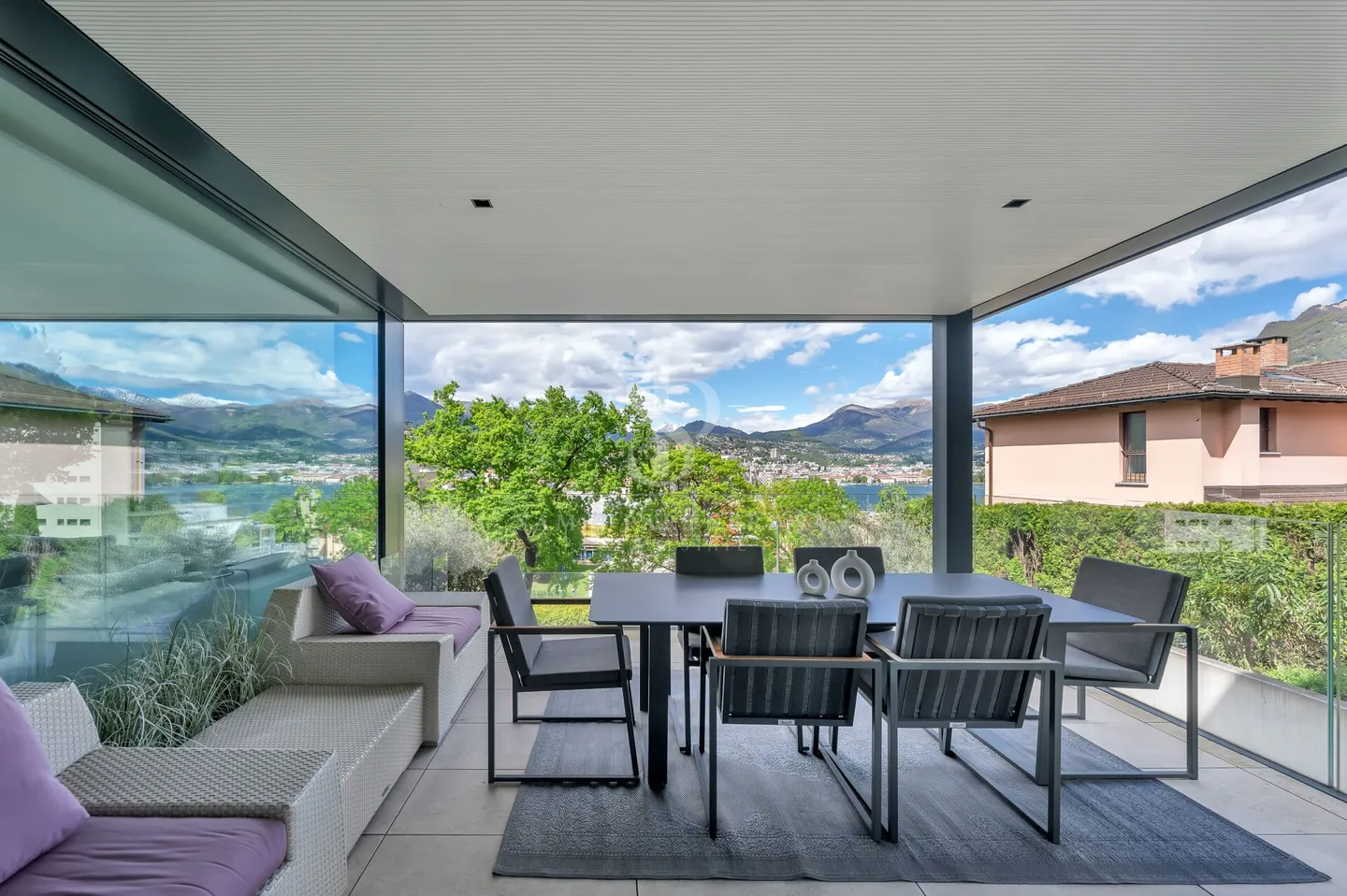 Appartamento moderno con vista lago - Foto 3 di 13