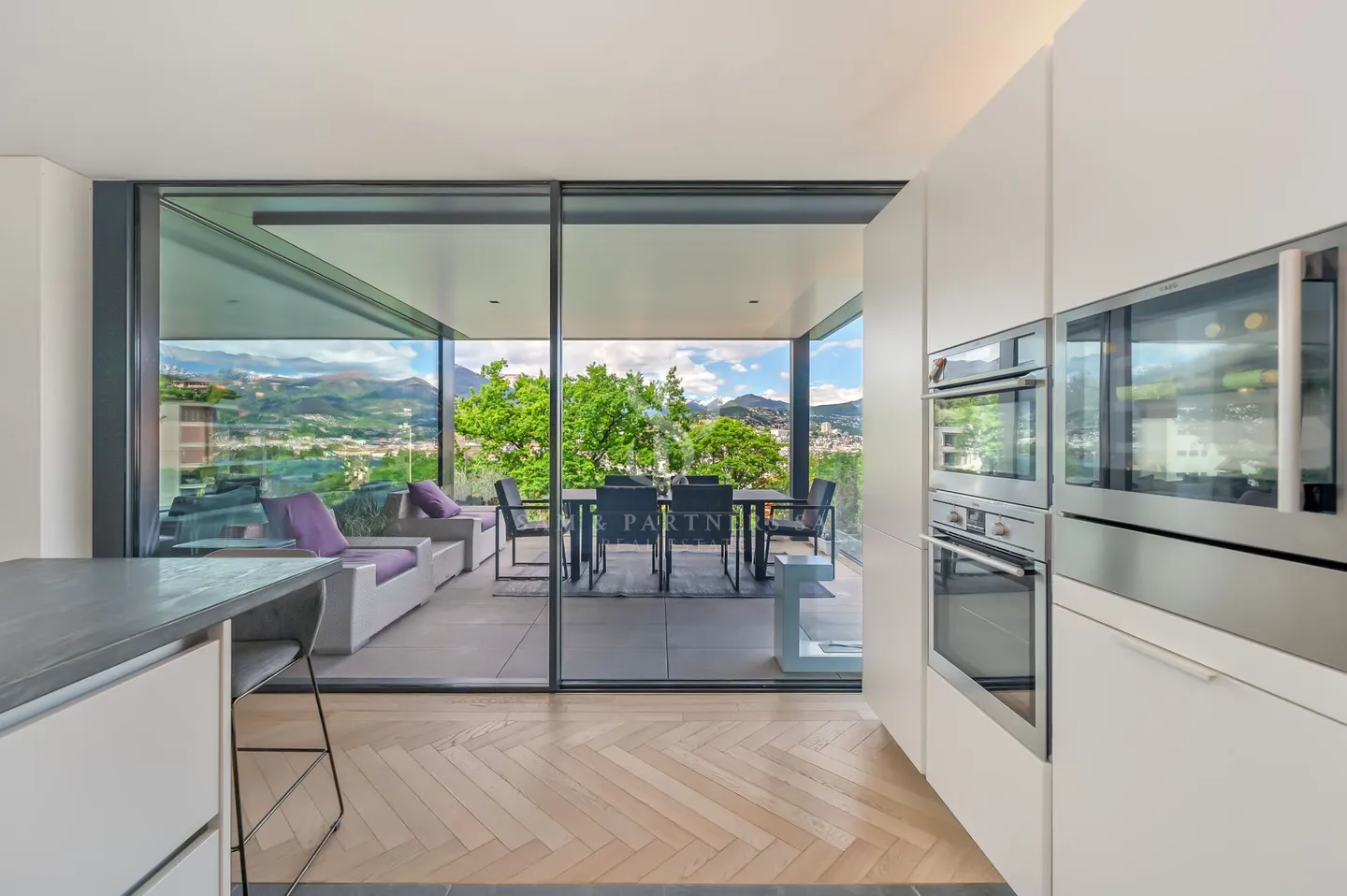 Appartamento moderno con vista lago - Foto 4 di 13