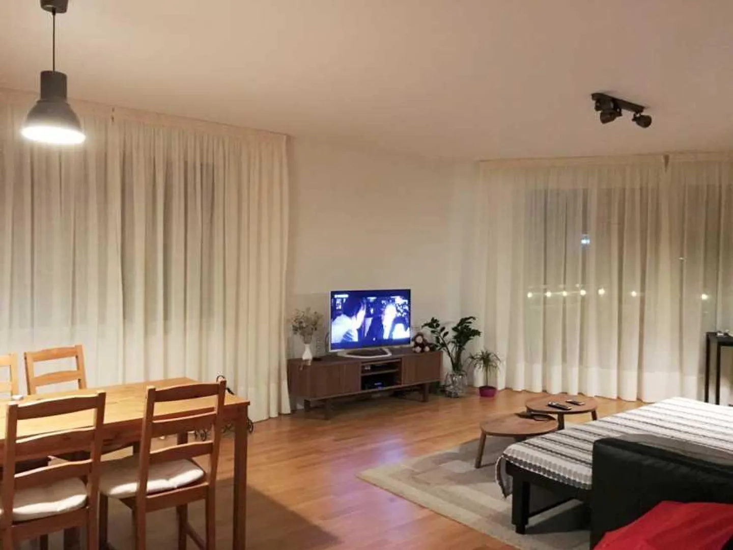 Modern wohnen im Kreis 6 - Foto 2 von 5