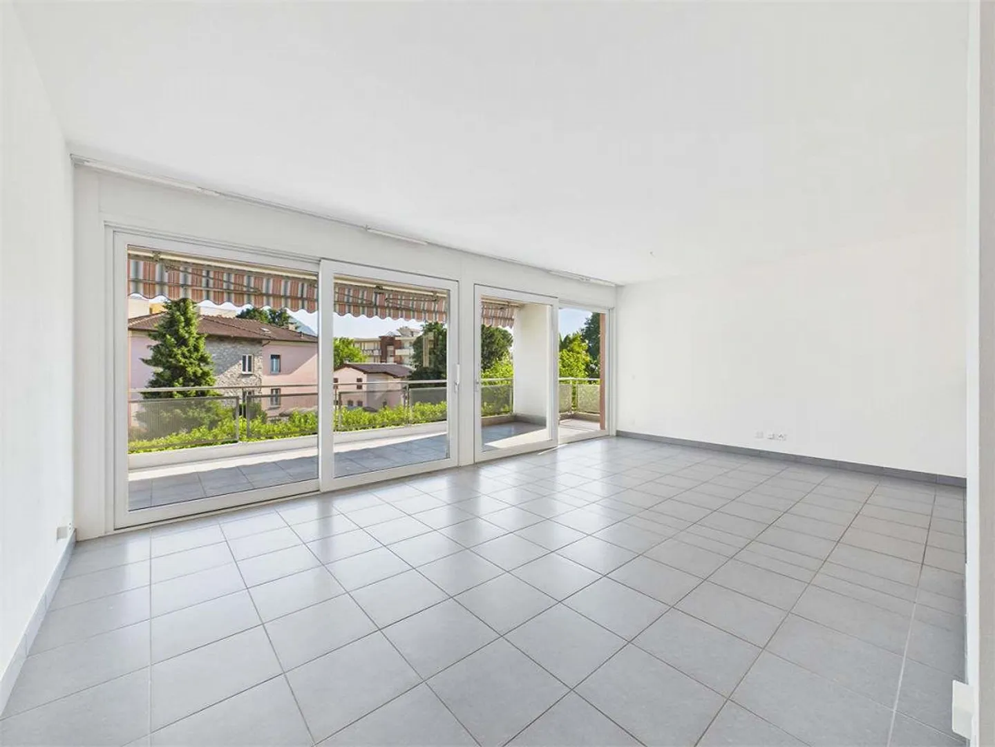 Spacious 3.5 Rooms in Pregassona - Photo 4 of 12