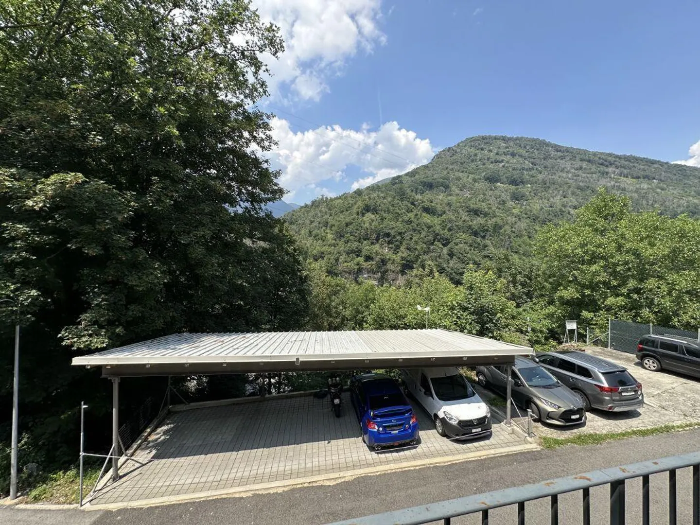 Maison Secondaire avec Deux Appartements, Garage et Jardin - Photo 10 sur 13