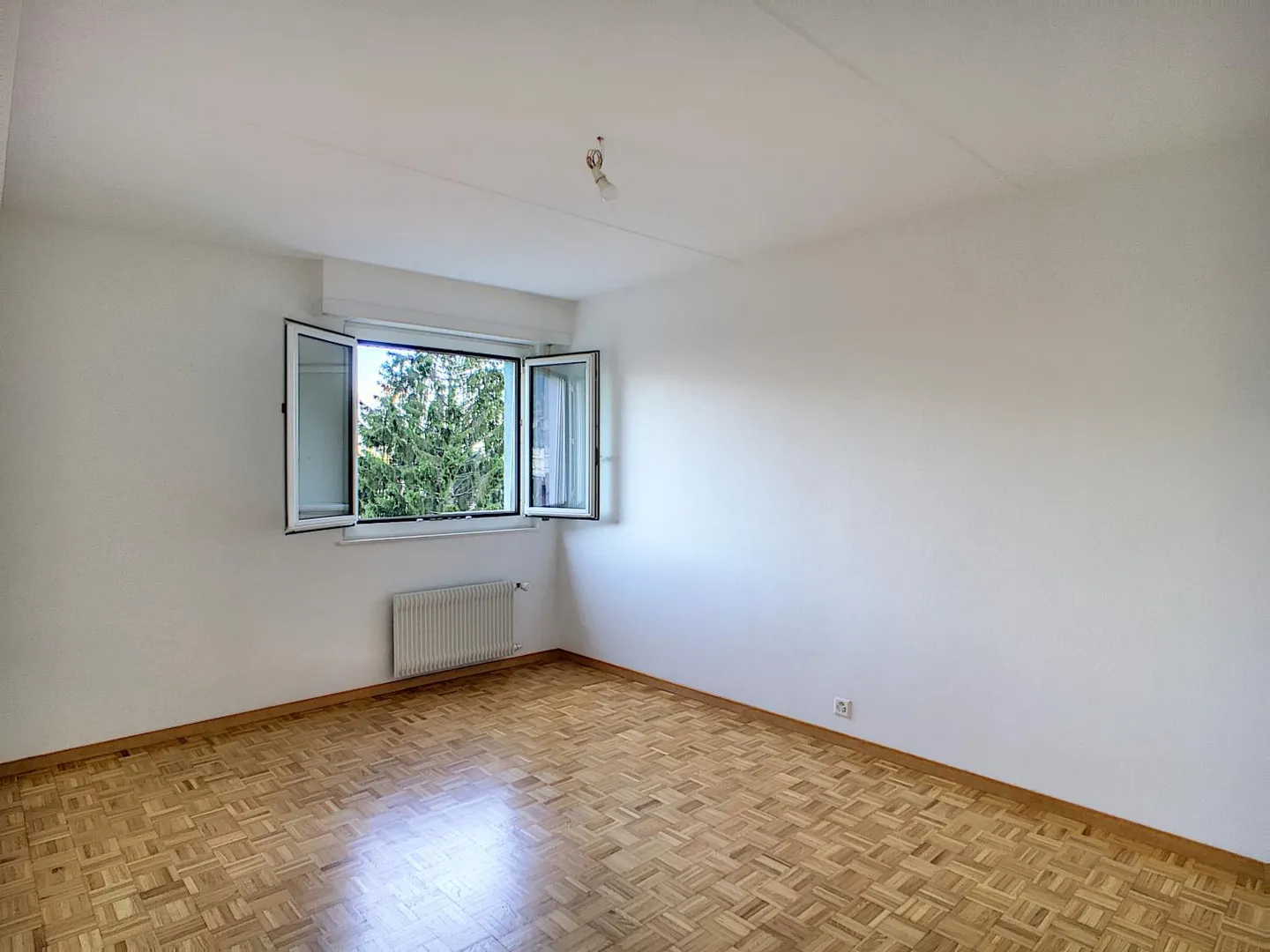 Appartement Charmant Rénové - Photo 2 sur 6