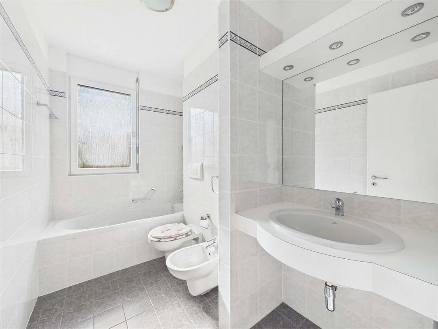 Spacious 3.5 Rooms in Pregassona - Photo 9 of 12
