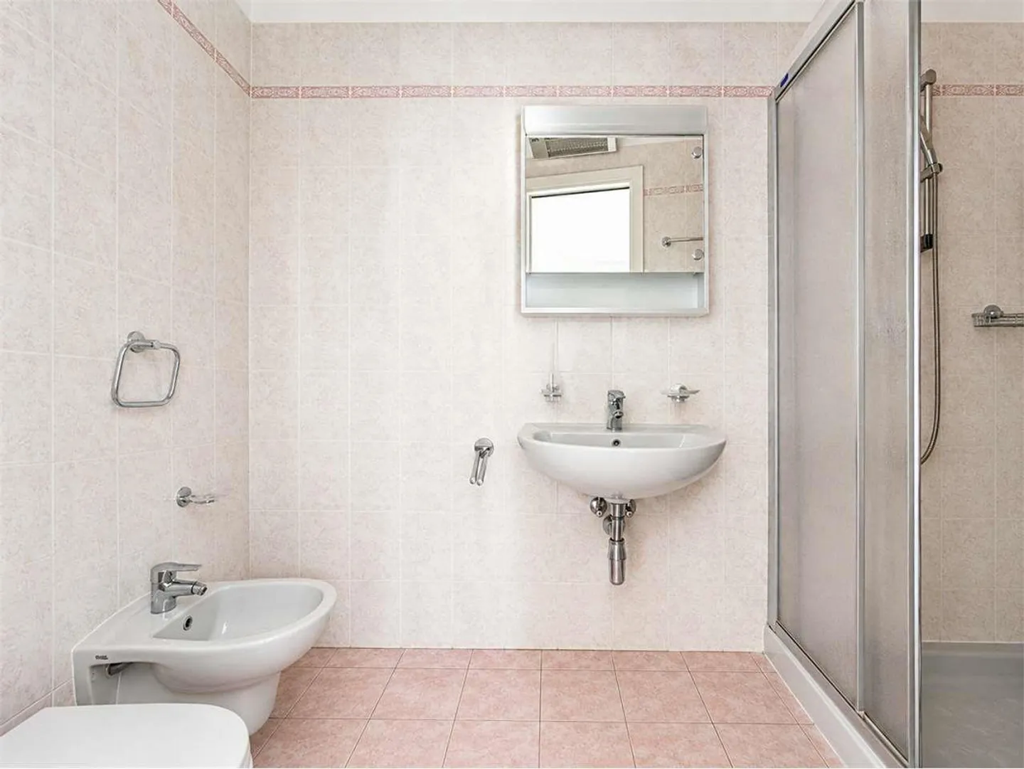 Spacious 3.5 Rooms in Pregassona - Photo 10 of 12
