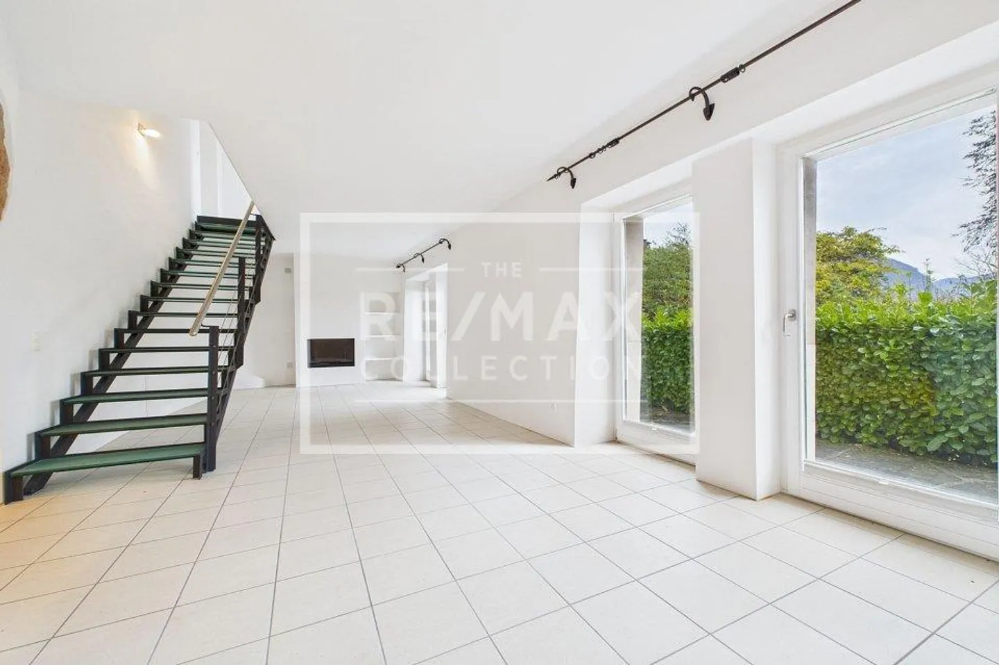 Elegant duplex with lake view in Carona - Photo 5 of 13