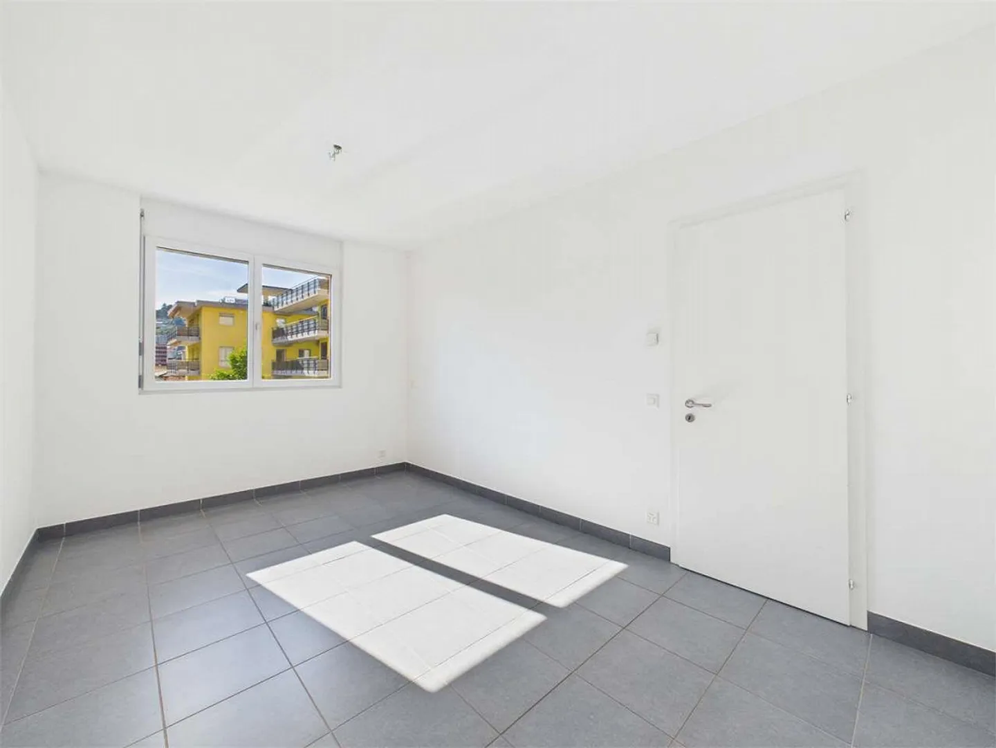 Spacious 3.5 Rooms in Pregassona - Photo 7 of 12