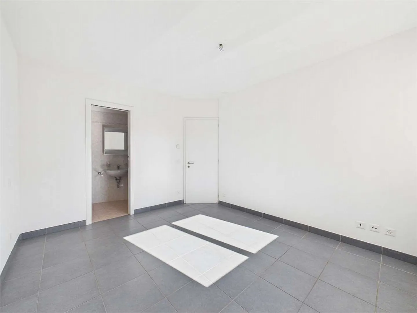 Spacious 3.5 Rooms in Pregassona - Photo 8 of 12