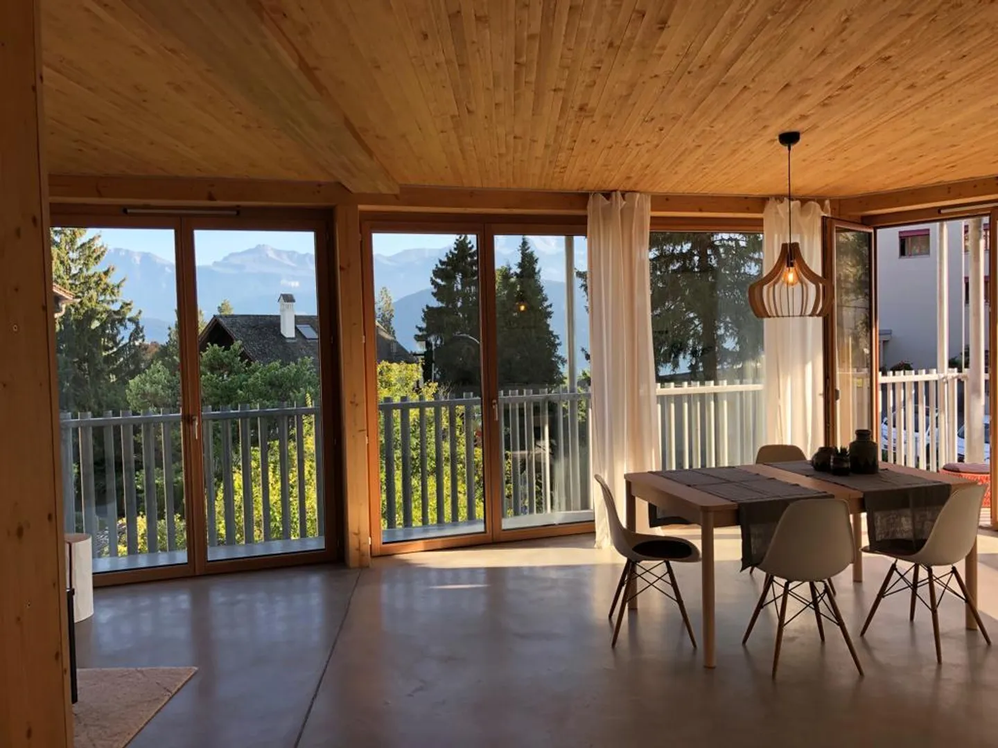 appartement moderne lumineux avec belle vue sur le lac et la montagne - Photo 1 sur 6