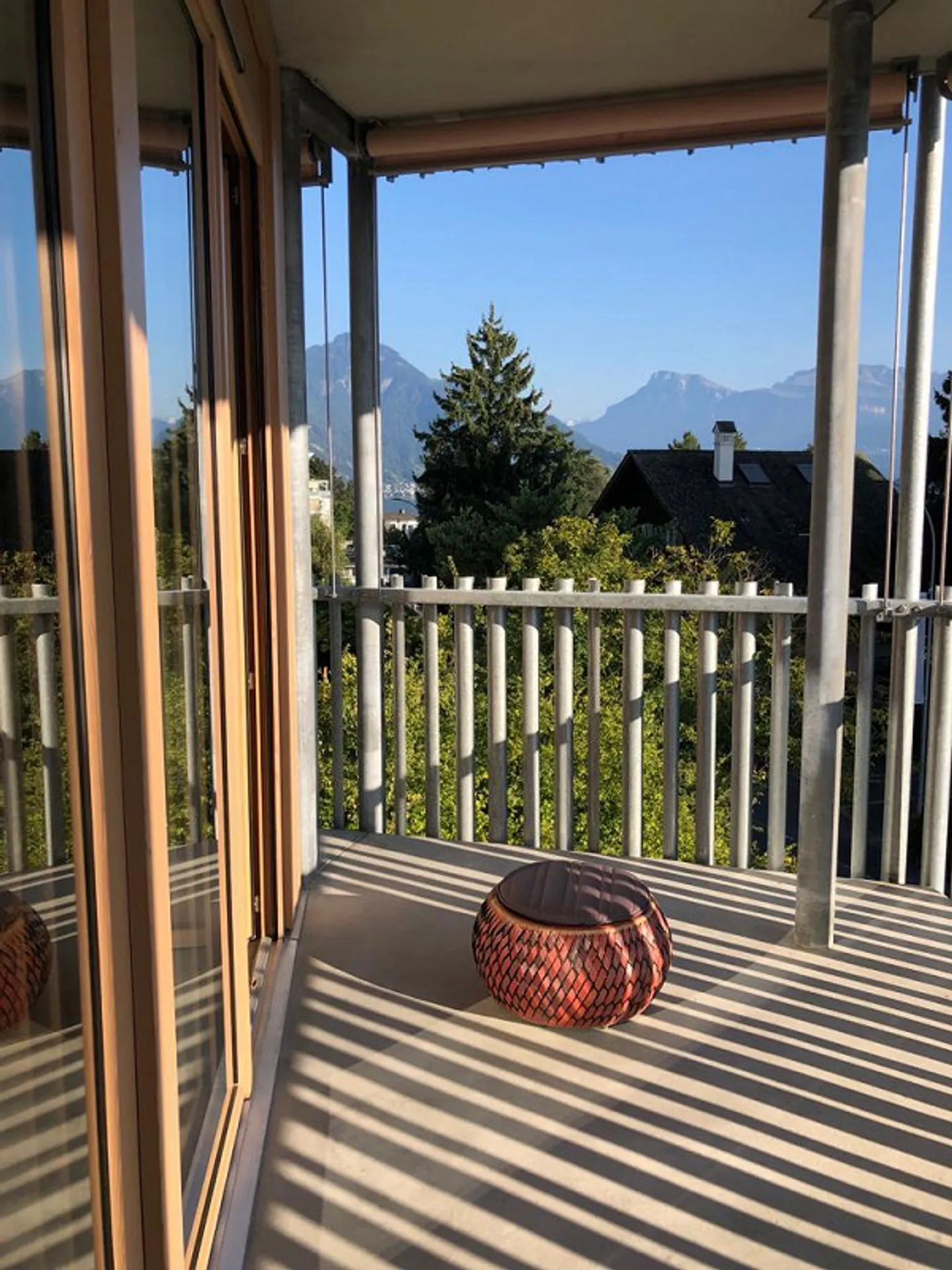 appartement moderne lumineux avec belle vue sur le lac et la montagne - Photo 2 sur 6