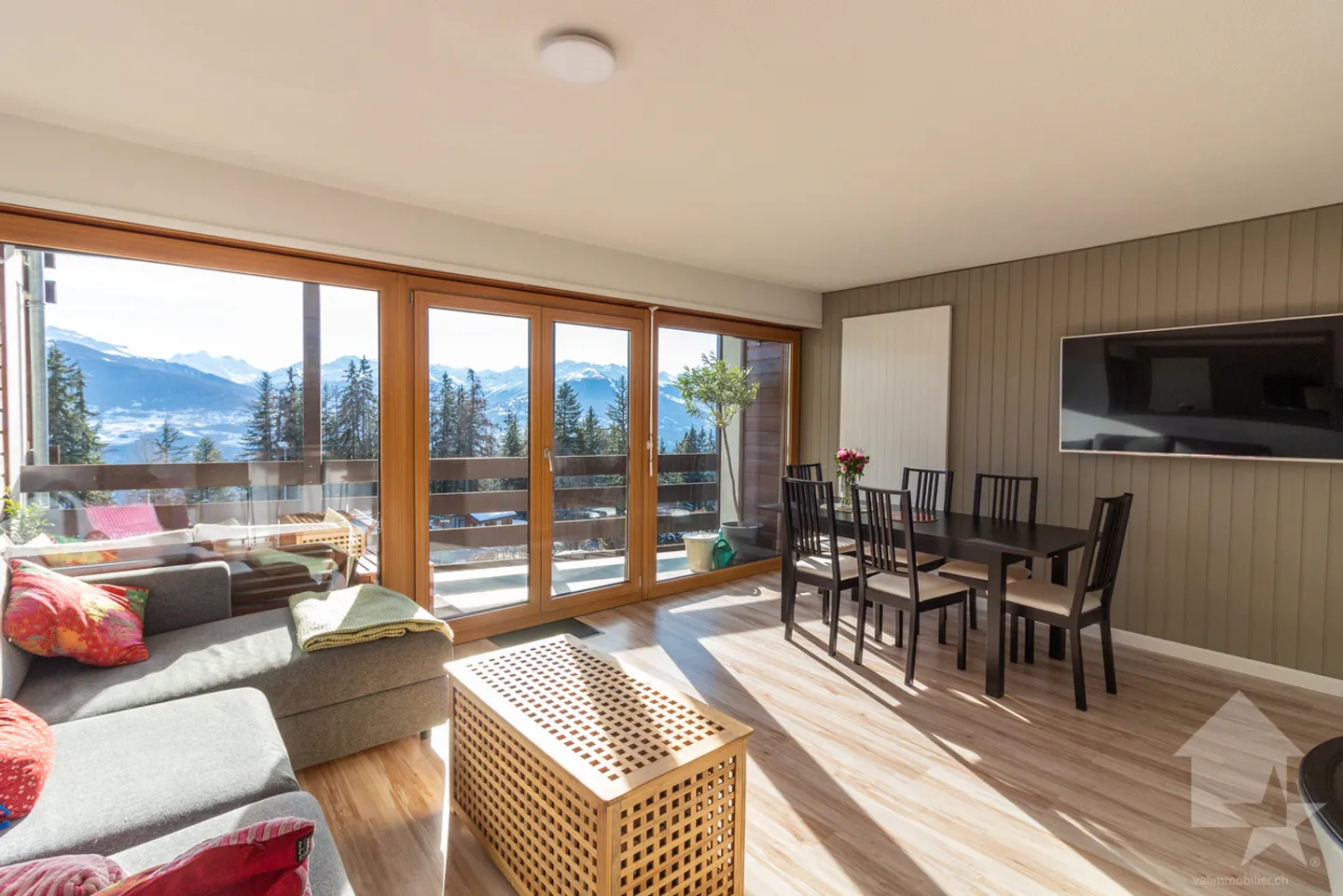 Spazioso appartamento ristrutturato di 2.5 locali con una magnifica vista - Foto 5 di 21