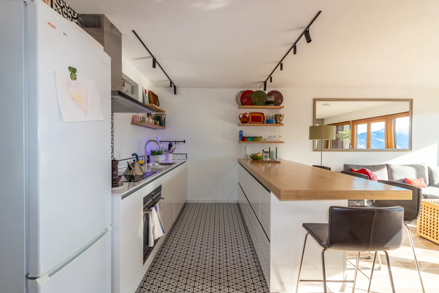 Spazioso appartamento ristrutturato di 2.5 locali con una magnifica vista - Foto 6 di 21