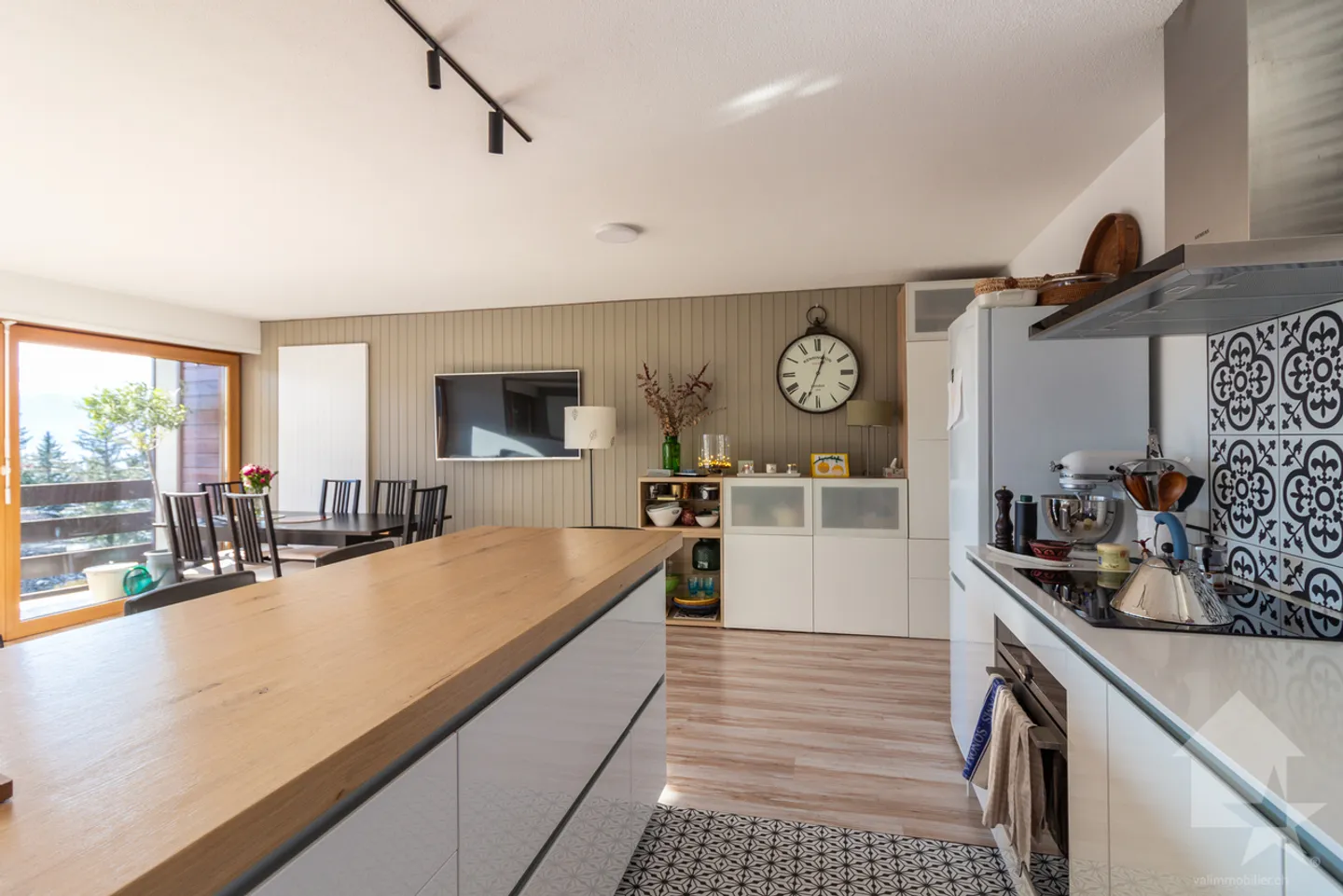 Spazioso appartamento ristrutturato di 2.5 locali con una magnifica vista - Foto 7 di 21