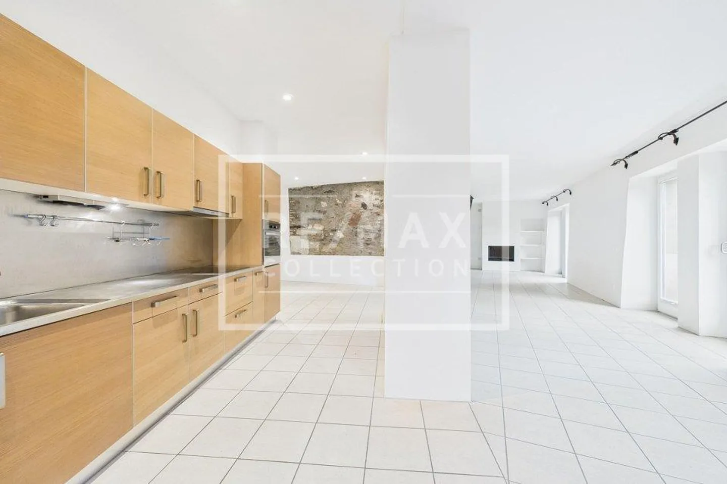 Elegant duplex with lake view in Carona - Photo 11 of 13