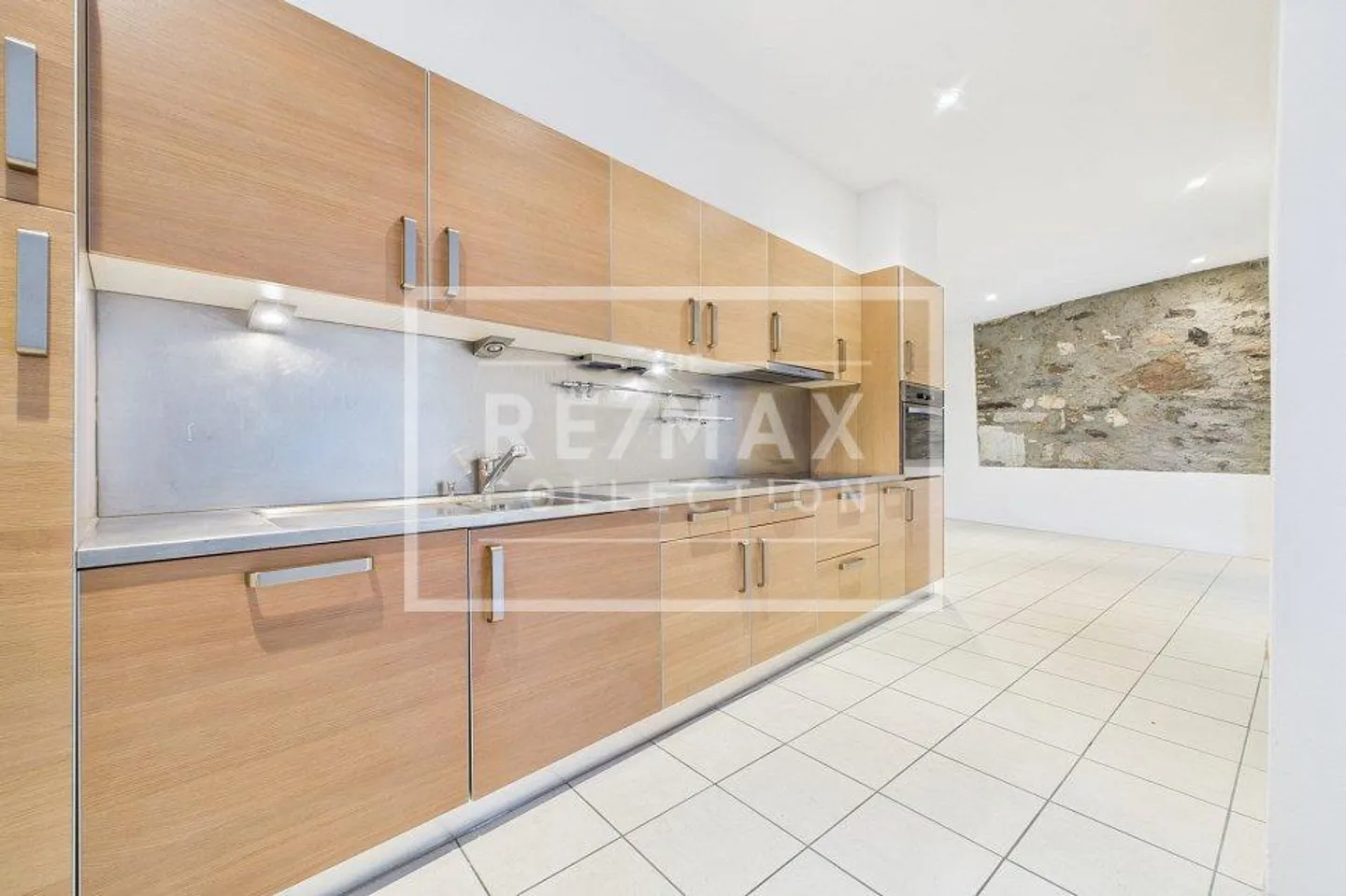 Elegant duplex with lake view in Carona - Photo 12 of 13