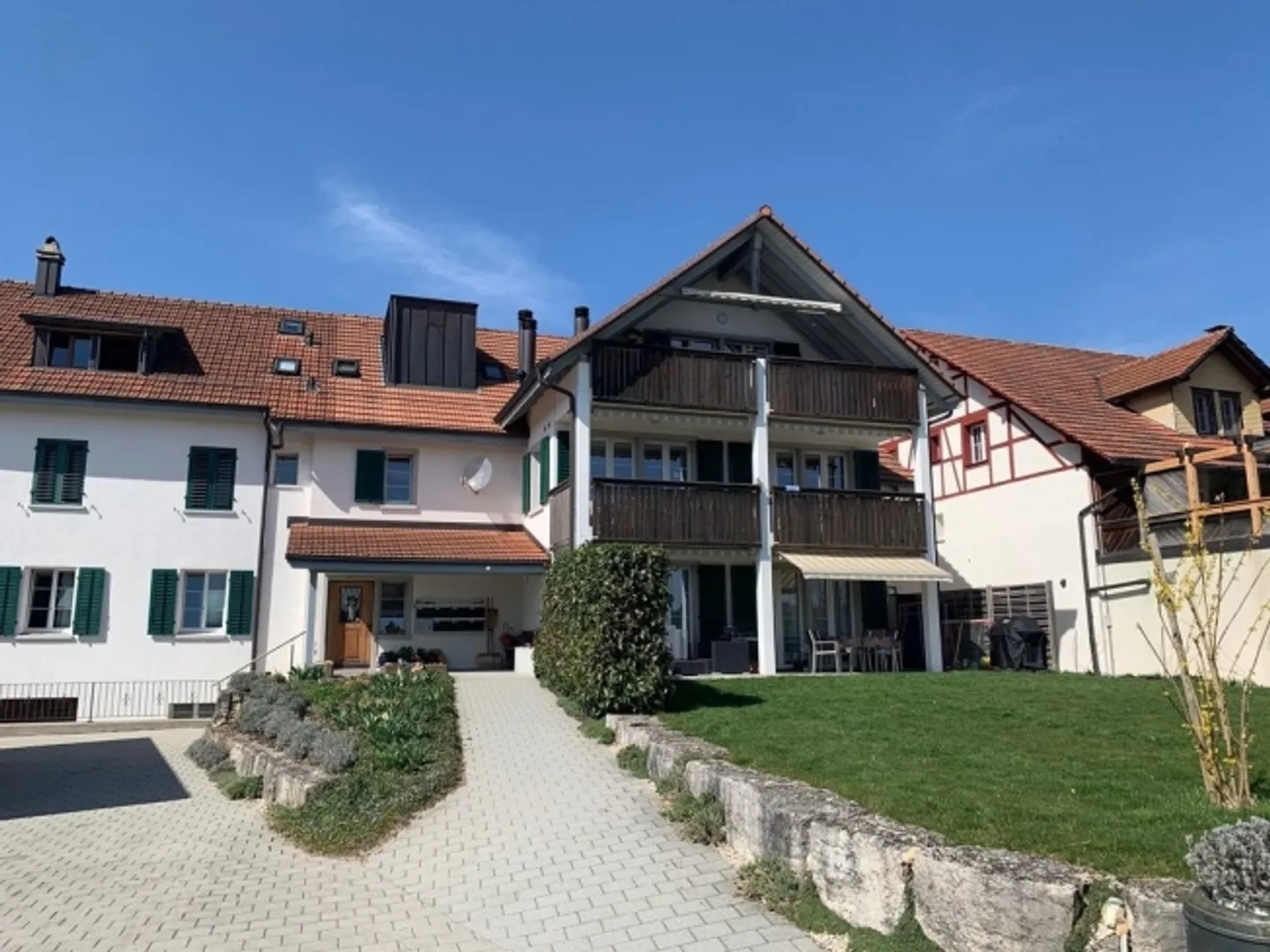 Bright 3.5-Room Apartment - Photo 1 of 1