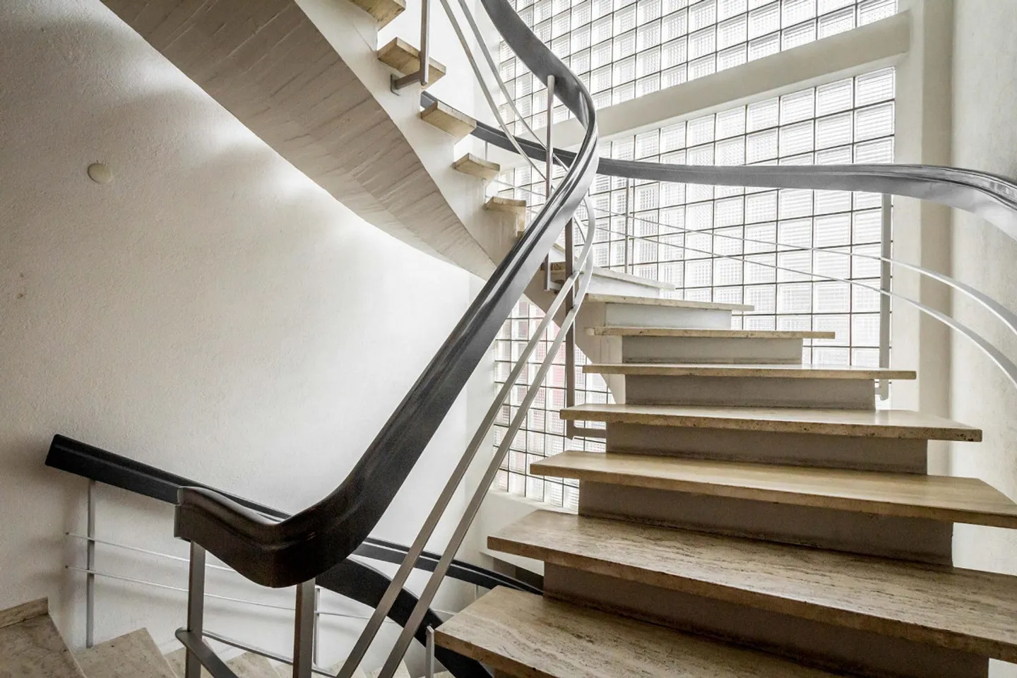 Bureau spacieux à Zurich - Photo 2 sur 5