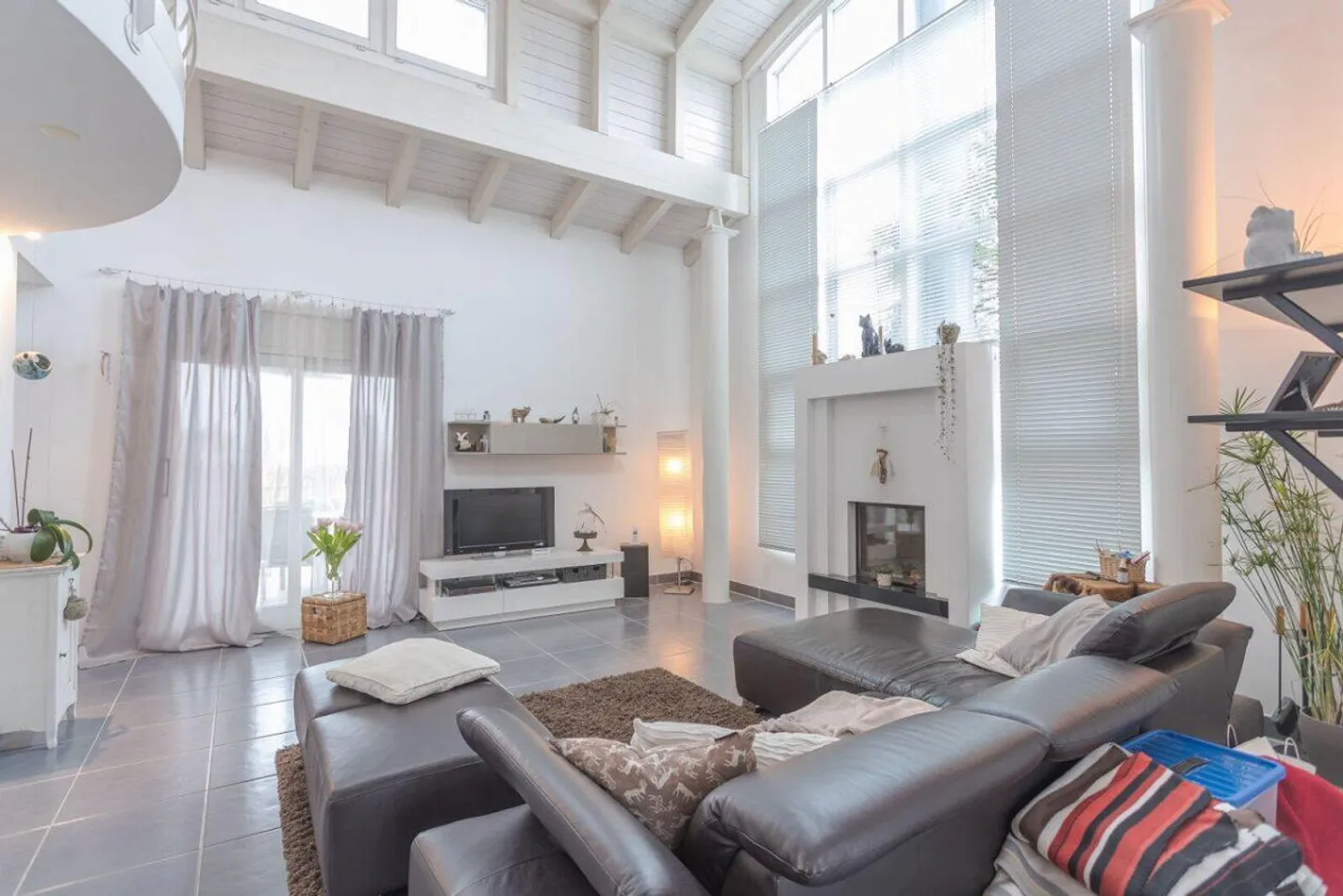 6 Room House - Photo 5 of 18