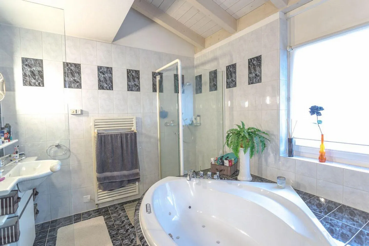 6 Room House - Photo 10 of 18