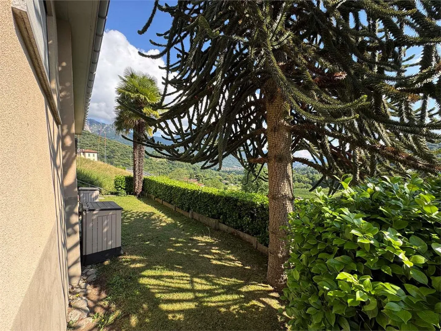 Single-family villa with lake view surrounded by greenery in Cagiallo in Val - Photo 2 of 13