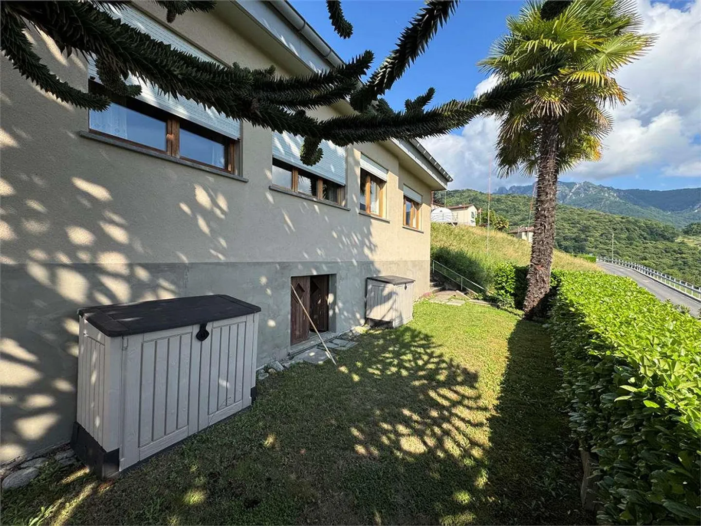 Single-family villa with lake view surrounded by greenery in Cagiallo in Val - Photo 4 of 13