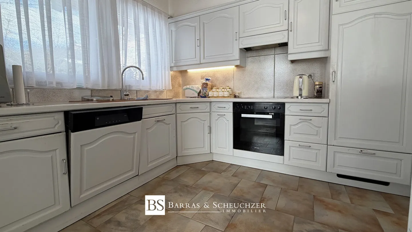 Geräumige Villa mit Bergblick - Foto 10 von 13