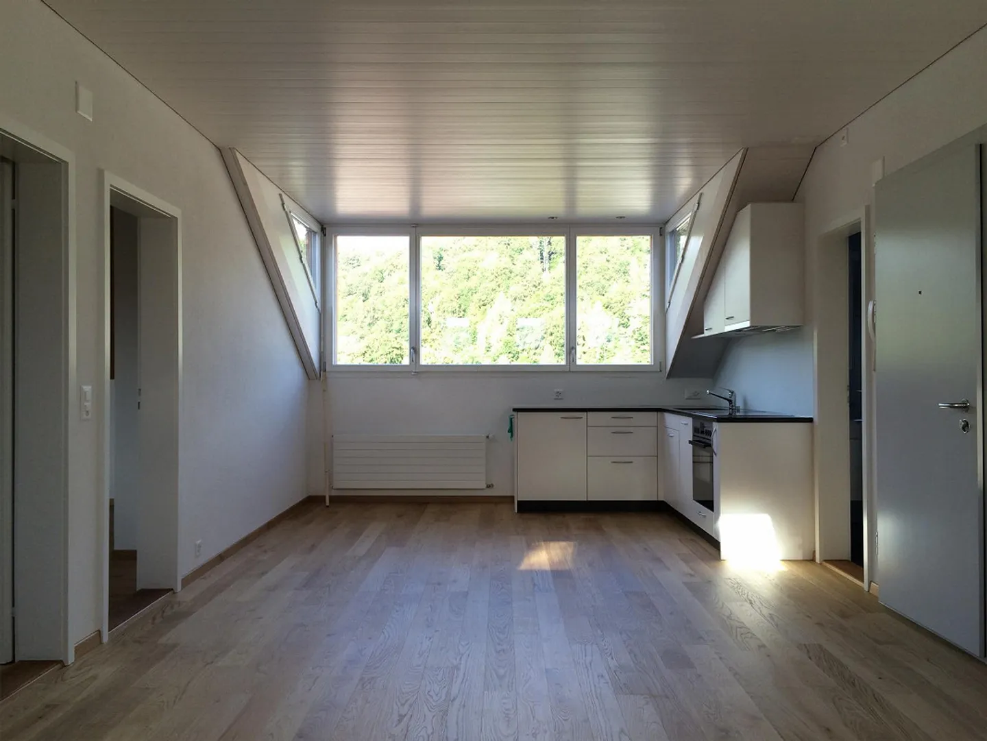 Appartement sous les toits lumineux - Photo 2 sur 11