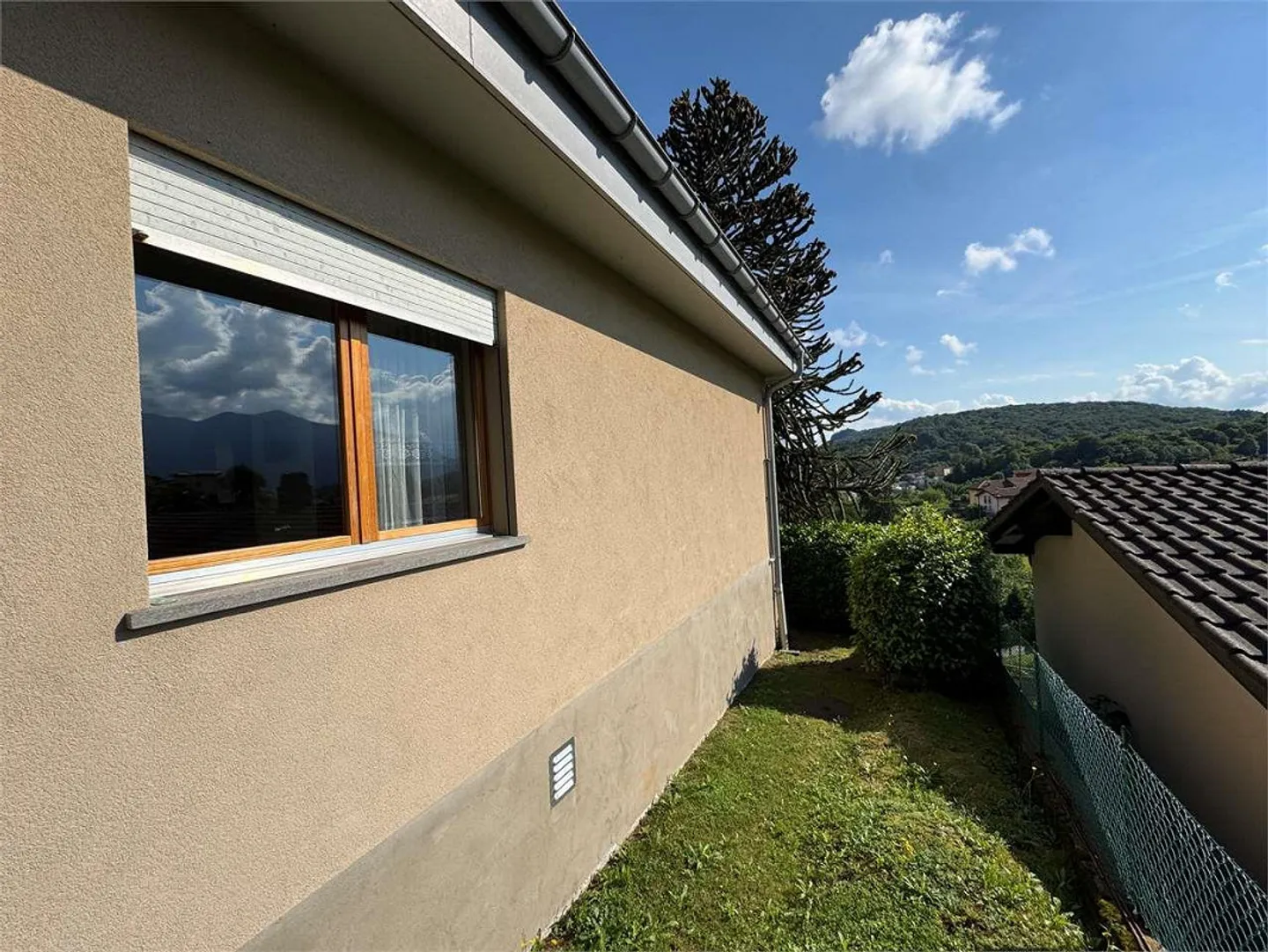Single-family villa with lake view surrounded by greenery in Cagiallo in Val - Photo 6 of 13