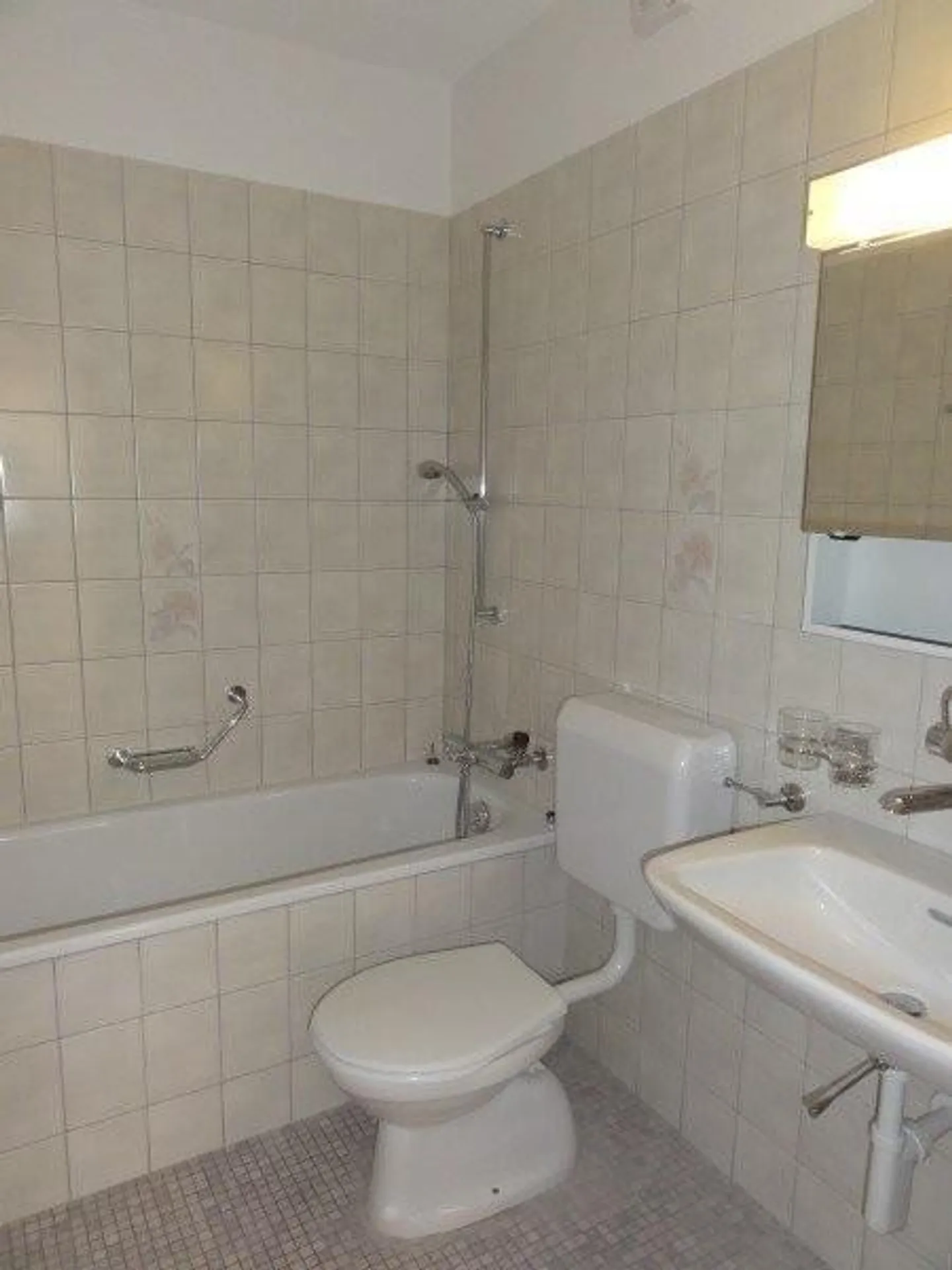 Living at the Gateway to the Bernese Oberland - Photo 3 of 7