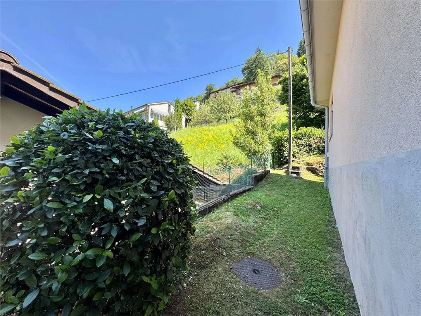 Single-family villa with lake view surrounded by greenery in Cagiallo in Val - Photo 8 of 13