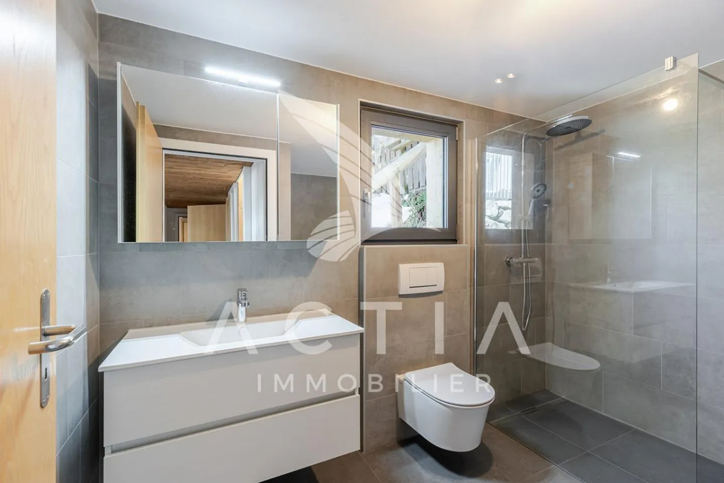 «Magnifico chalet 7.5 camere + laboratorio indipendente | Ristrutturazione totale» - Foto 5 di 13