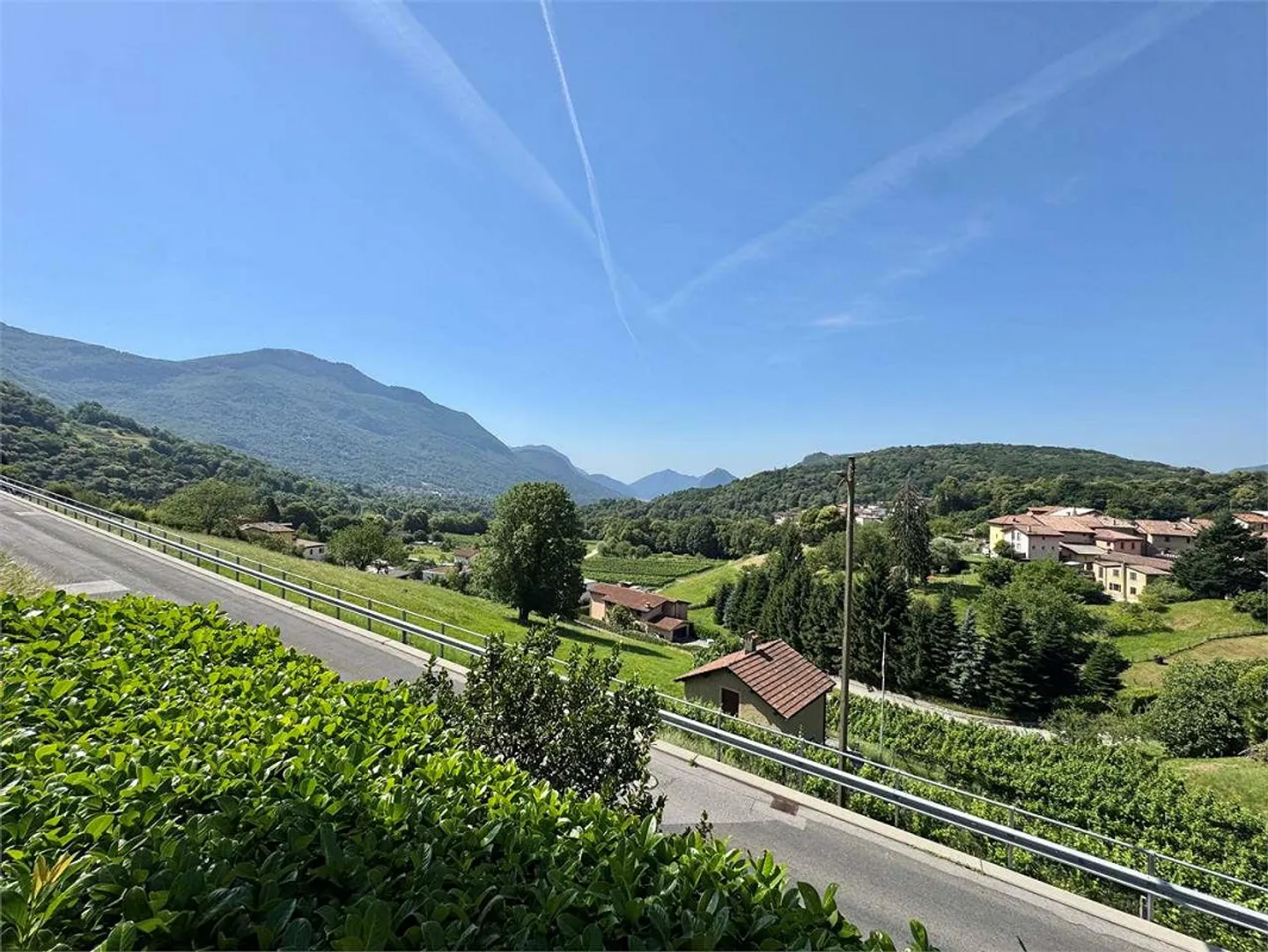 Single-family villa with lake view surrounded by greenery in Cagiallo in Val - Photo 10 of 13