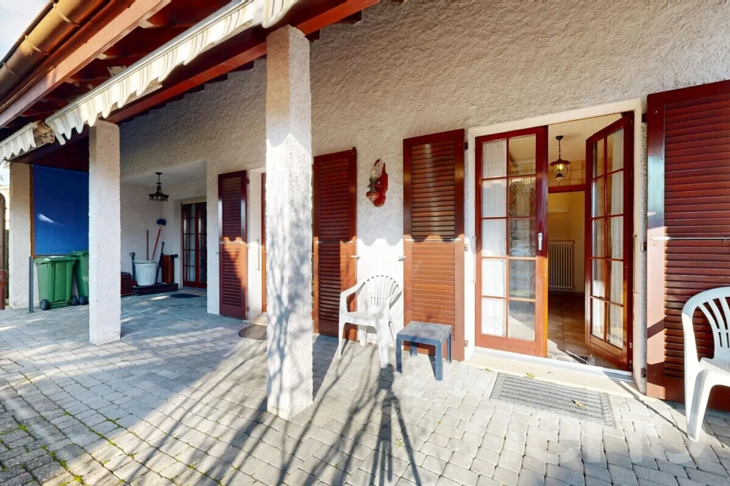 Helles Haus 5.5 Zimmer, großes Grundstück und Blick auf die Alpen - Foto 3 von 12