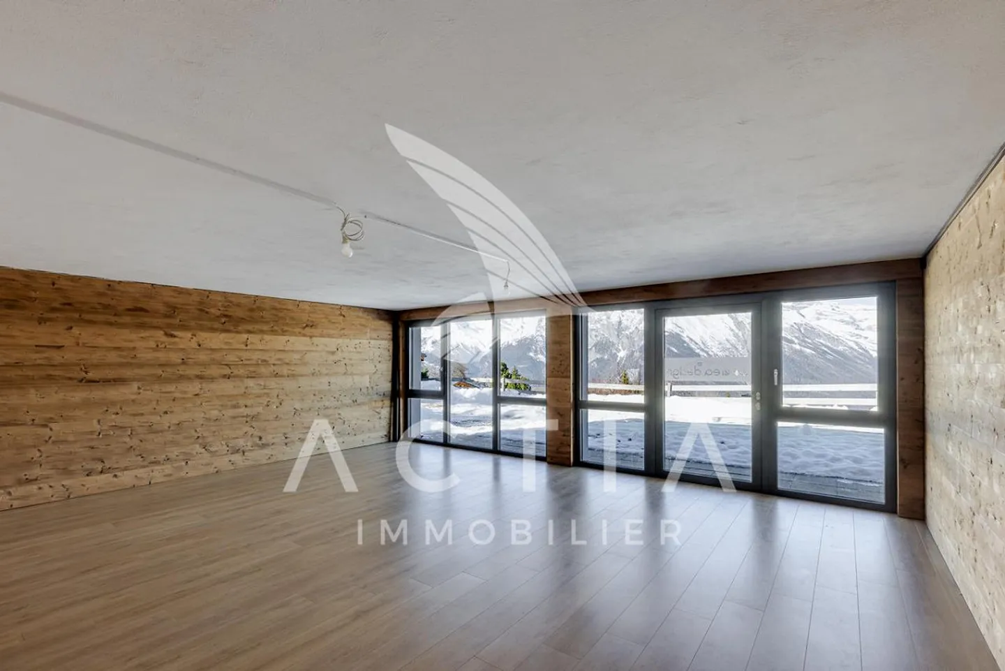 «Magnifico chalet 7.5 camere + laboratorio indipendente | Ristrutturazione totale» - Foto 3 di 13