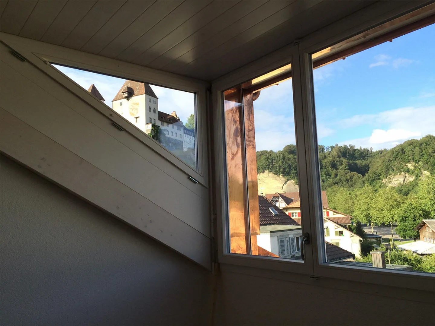 Appartement sous les toits lumineux - Photo 4 sur 11