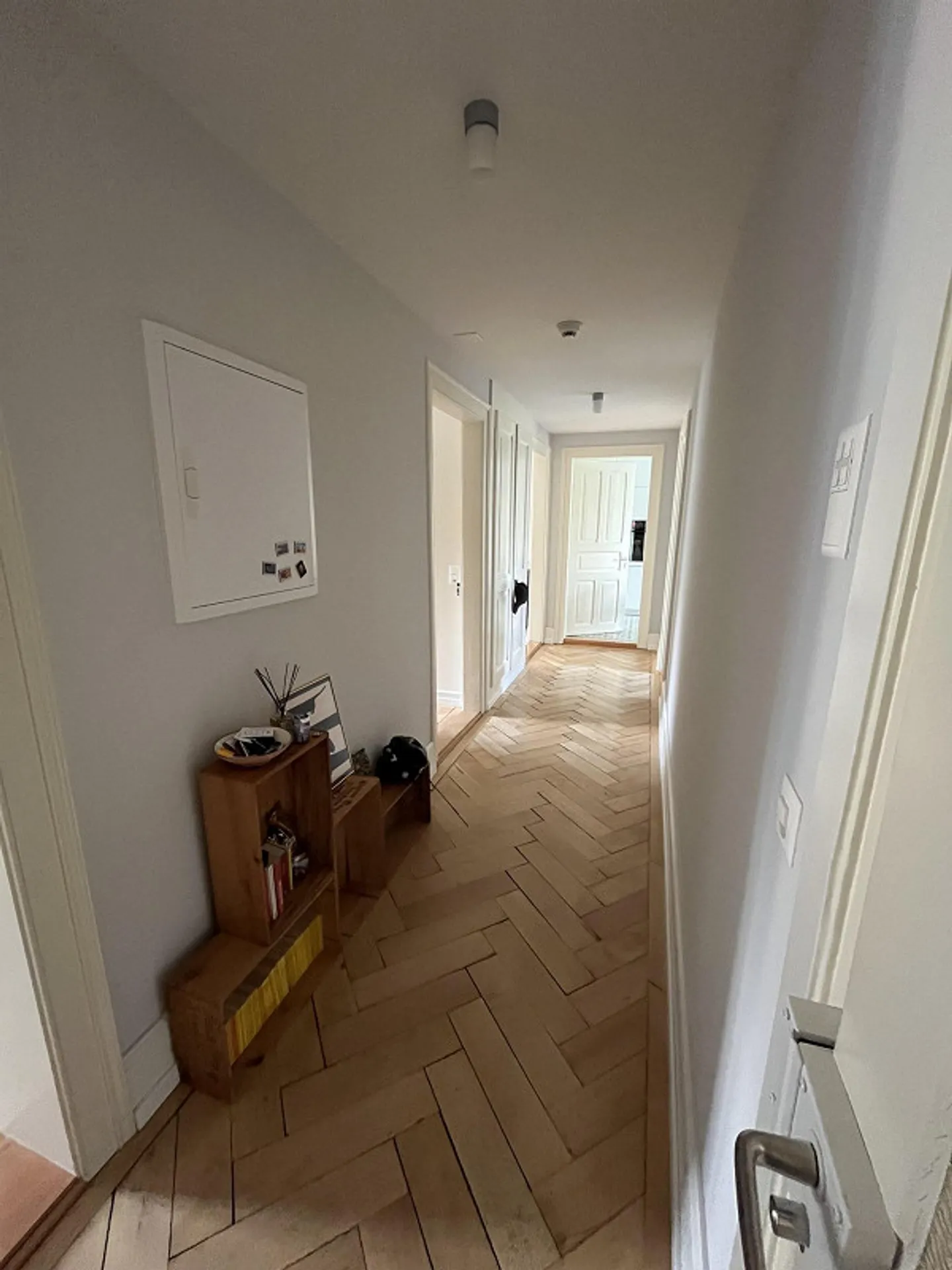 Appartement en attique ensoleillé de 2,5 pièces avec vue sur le Pilatus et 2 balcons - Photo 7 sur 9