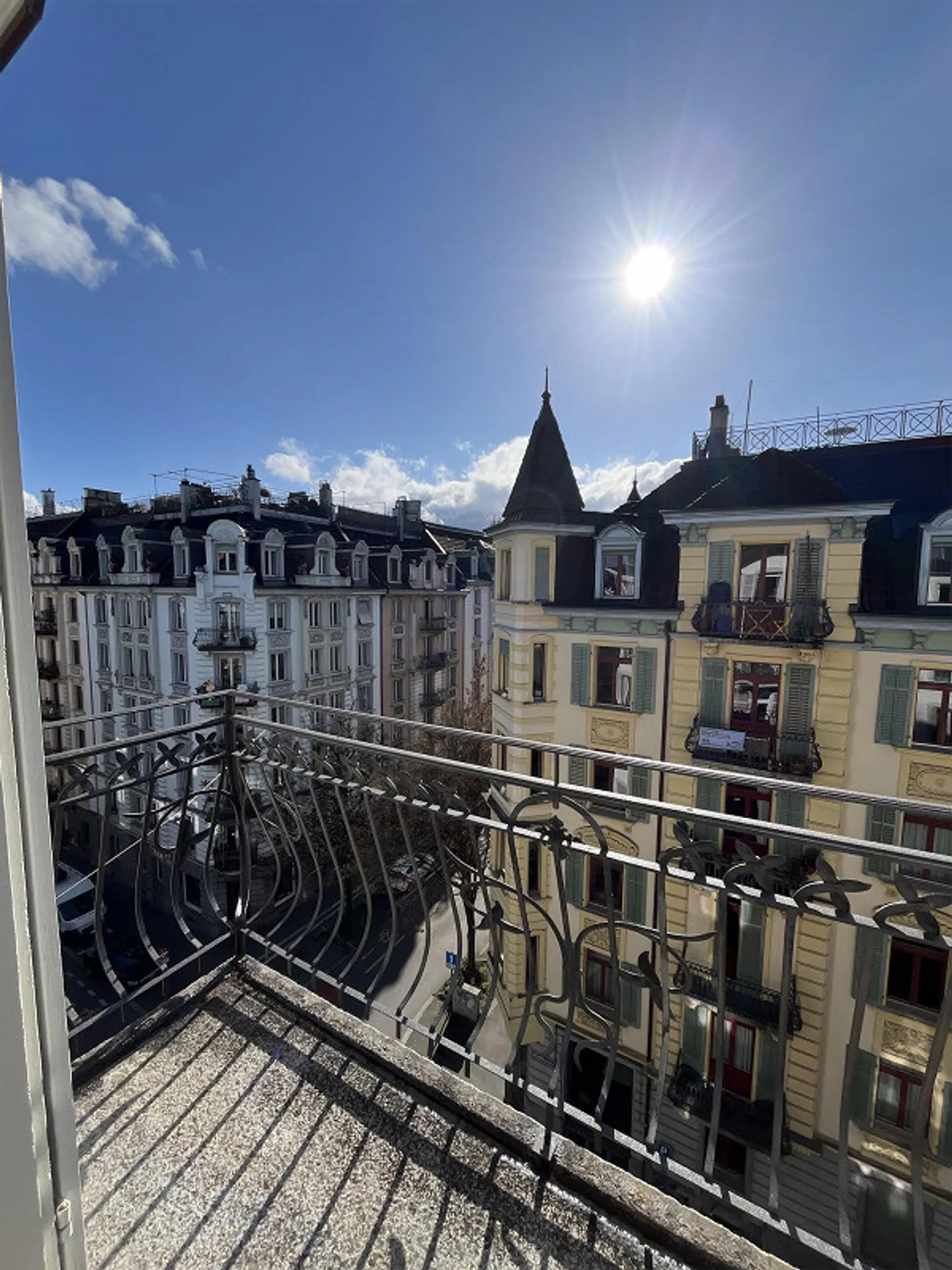 Appartement en attique ensoleillé de 2,5 pièces avec vue sur le Pilatus et 2 balcons - Photo 8 sur 9