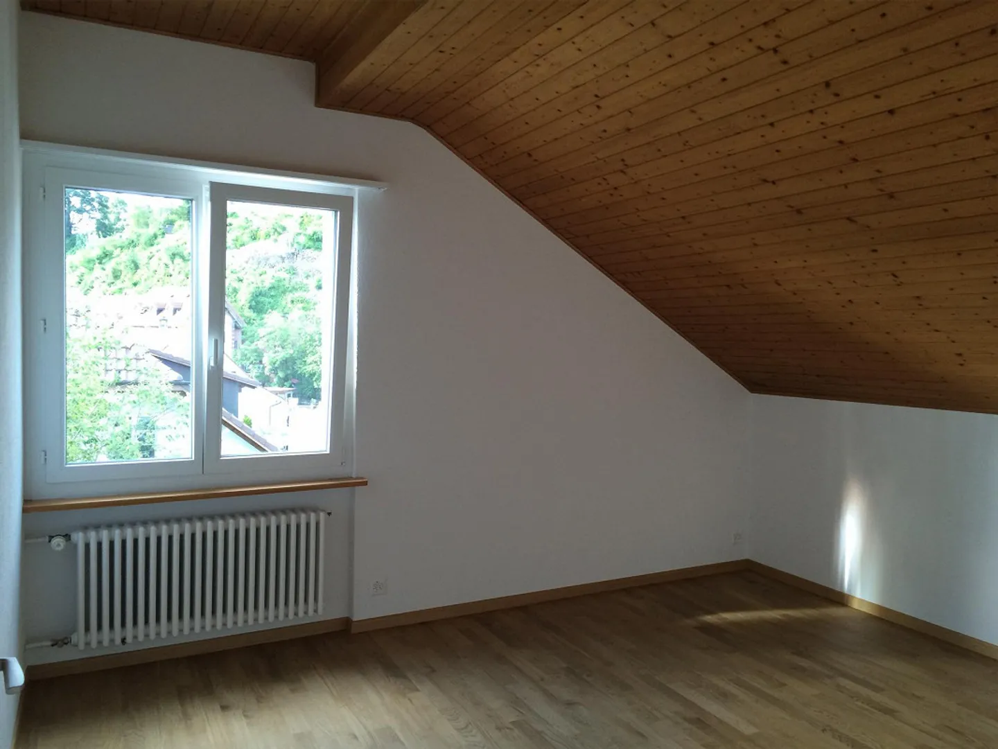 Appartement sous les toits lumineux - Photo 9 sur 11